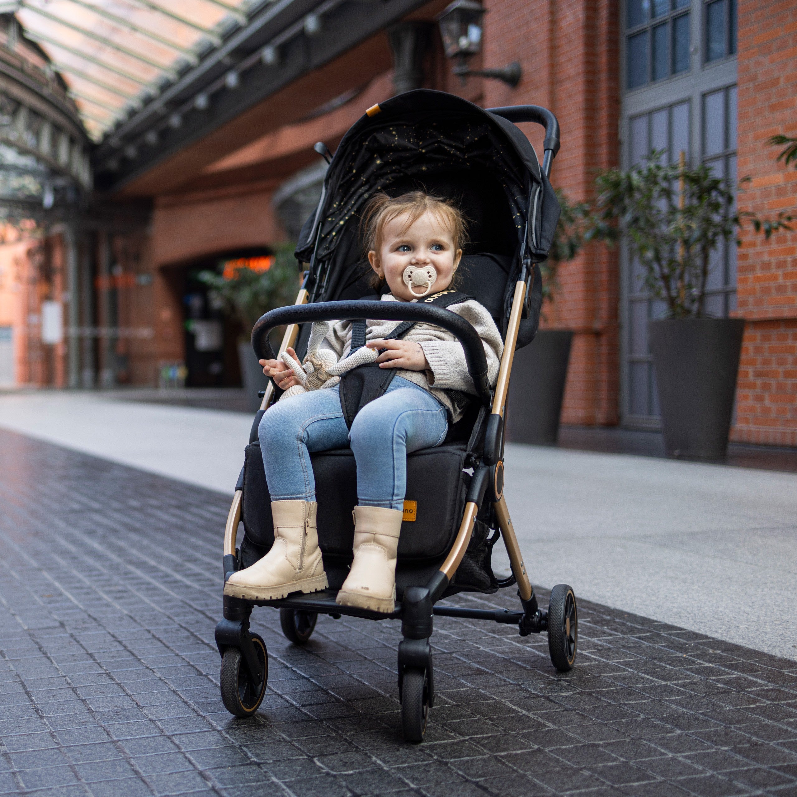 Passeggino per bambini Tulano Milan Oro-Nero, pieghevole, fino a 22 kg