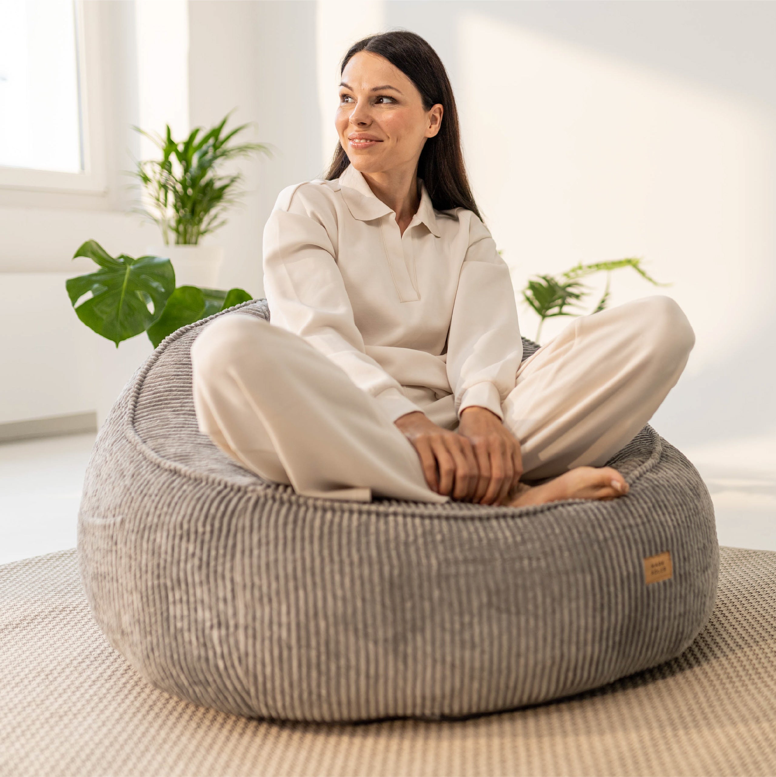 Poltrona pouf in velluto a coste con schienale Mark Adler Comfy 4.0 Grey
