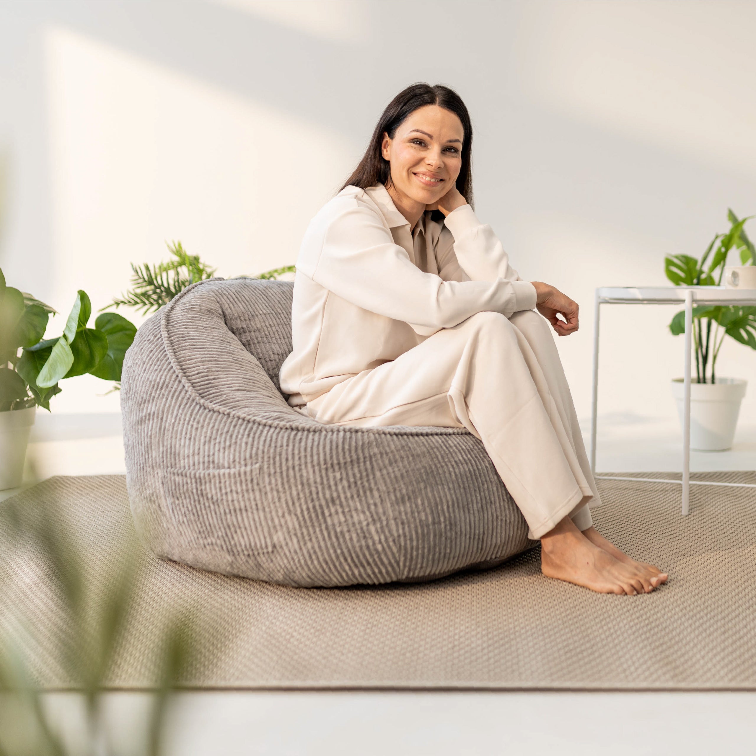 Poltrona pouf in velluto a coste con schienale Mark Adler Comfy 4.0 Grey