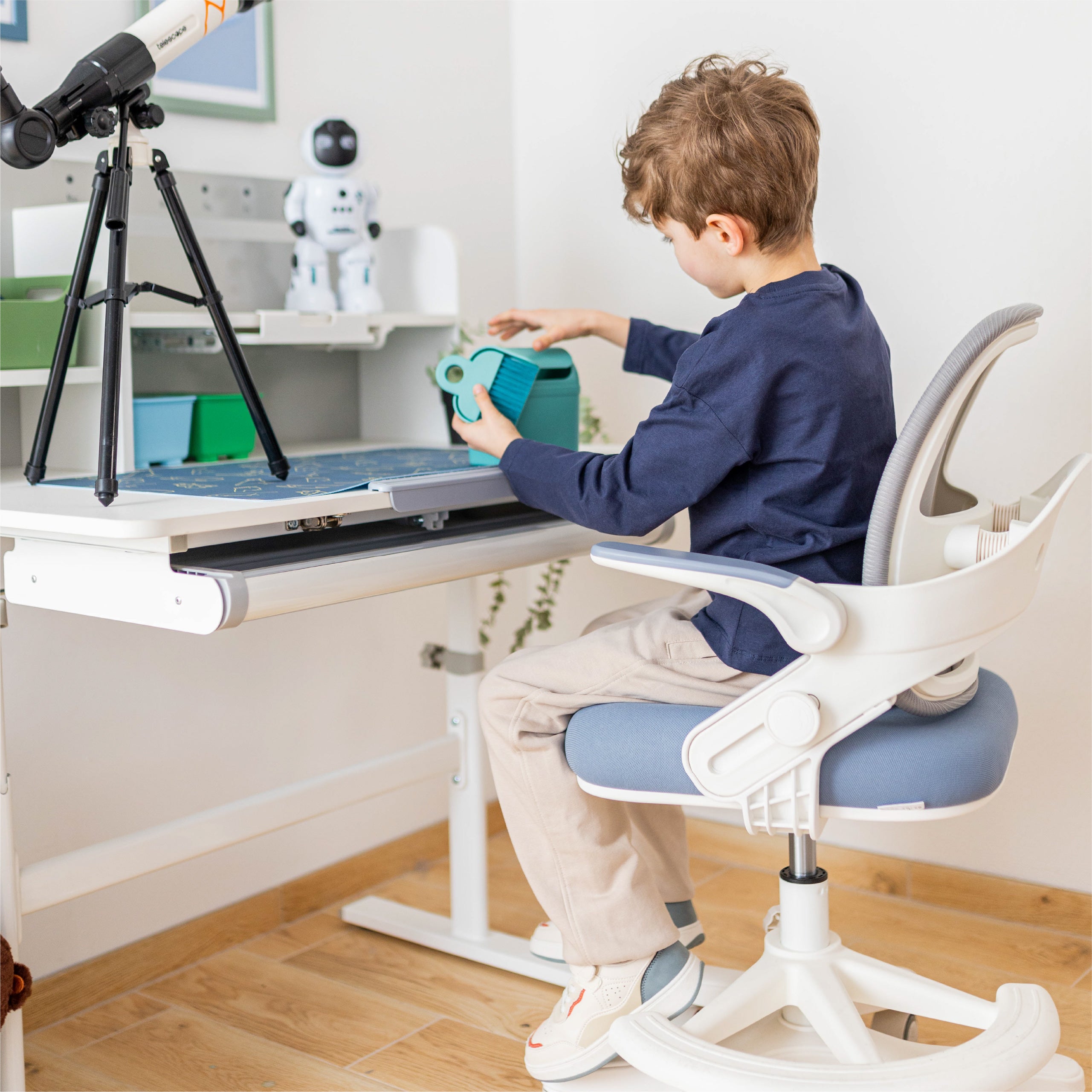 Scrivania ergonomica per bambini Mark Adler Study 5.0 Grey 90 cm