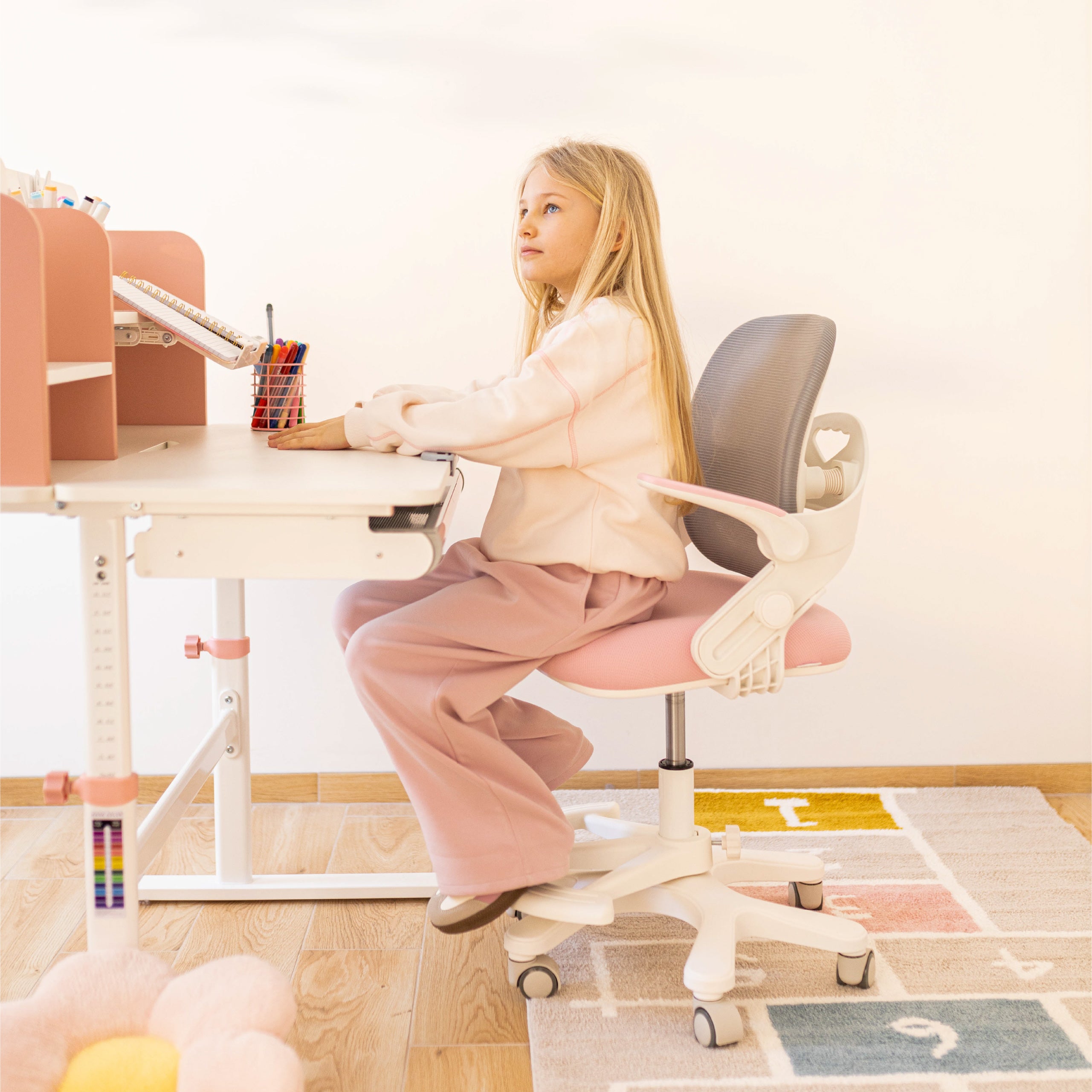 Poltrona da scrivania per bambini Mark Adler Junior 4.3 Rosa-grigio
