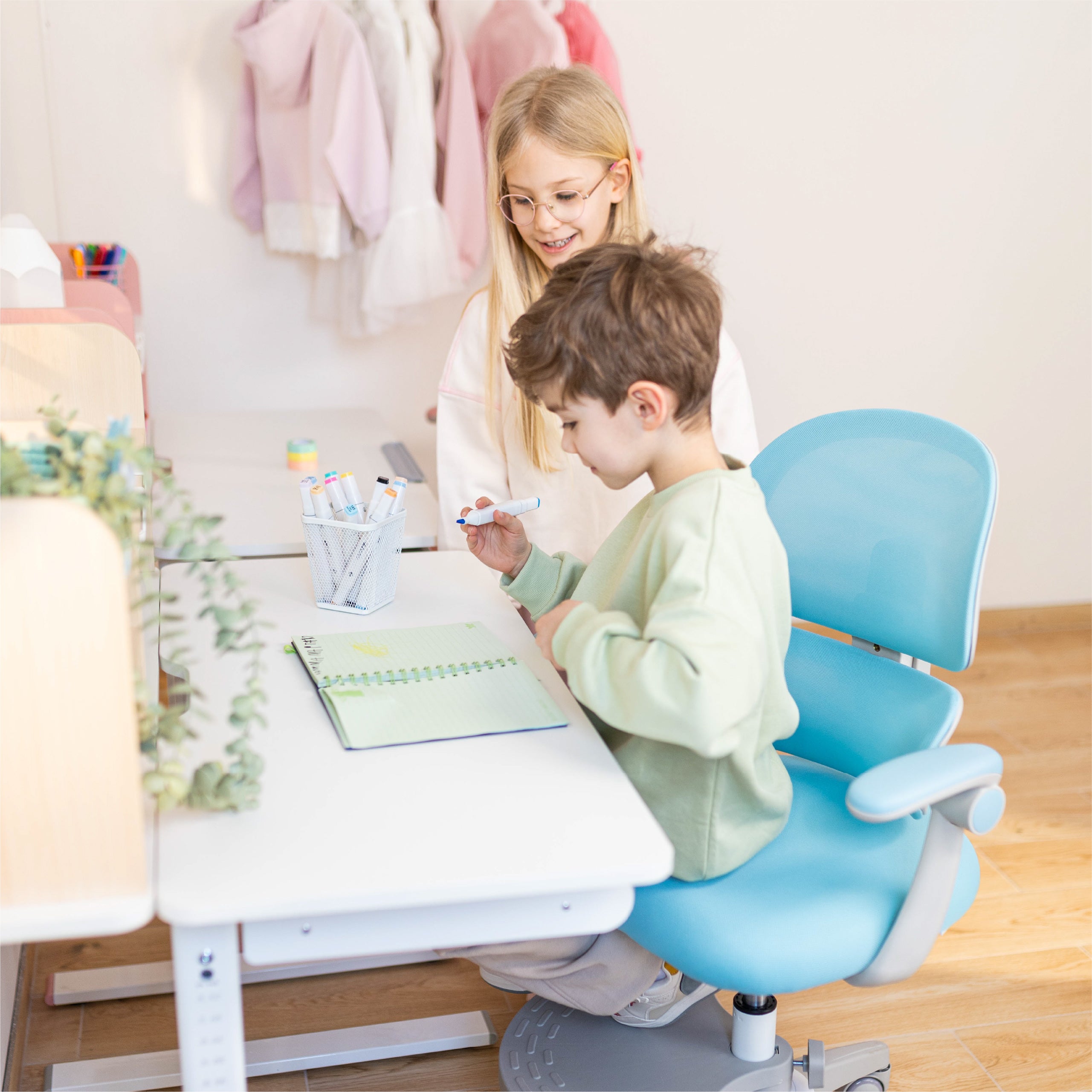 Poltrona ergonomica per bambini Mark Adler Junior 4.4 Blue