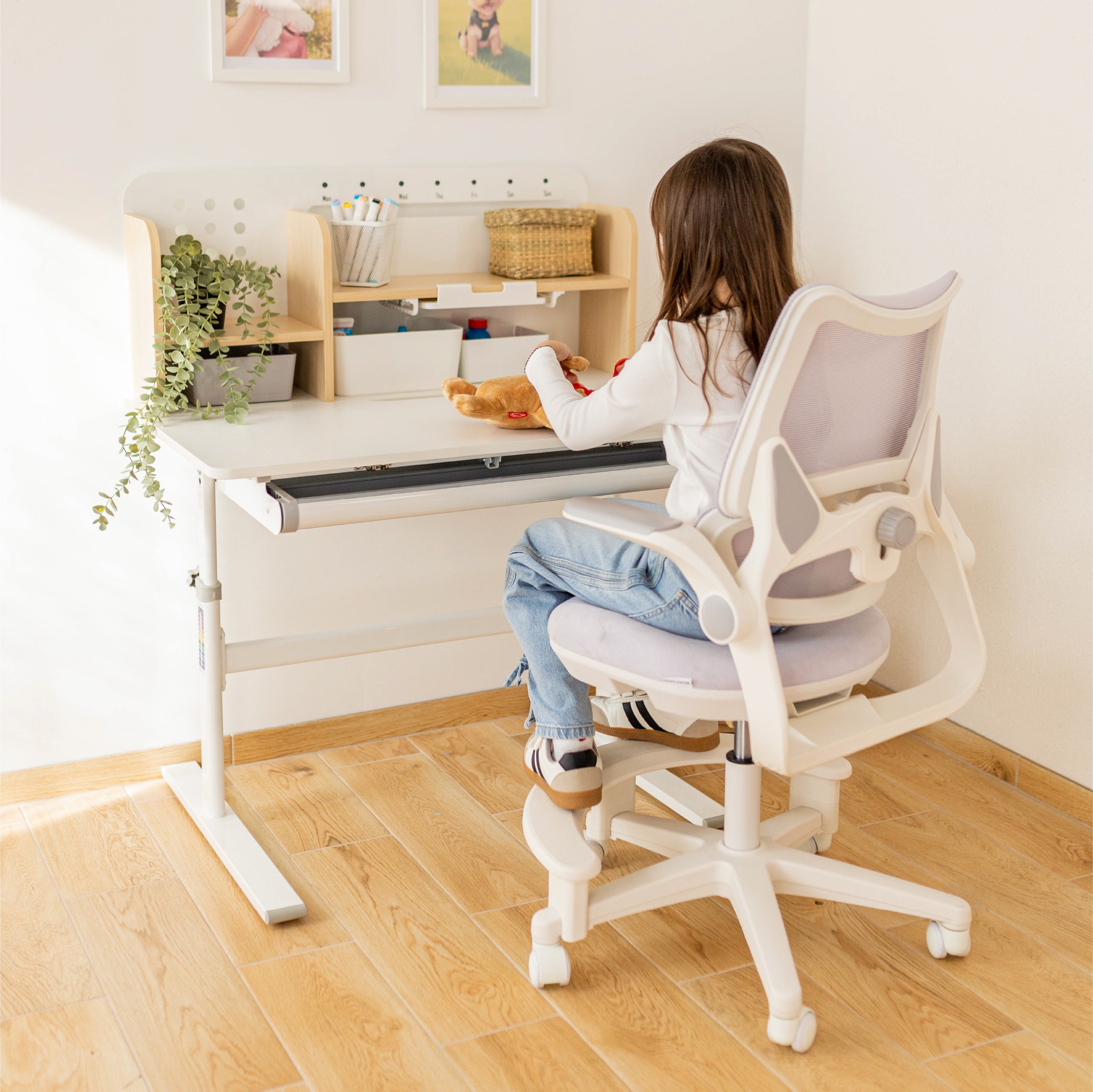Scrivania ergonomica per bambini Mark Adler Study 5.0 Wood 90 cm